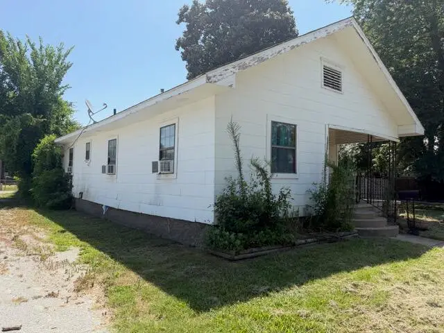 104 NE F Street, Miami, OK 74354 - #2