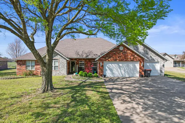 2801 Harber Oaks Loop, Grove, OK 74344
