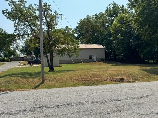 308 E 1st Street, Grove, OK 74344 - #2