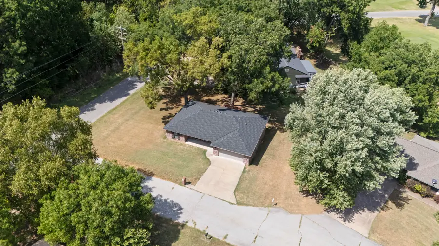 701 Hickory Circle, Grove, OK 74344 - #3