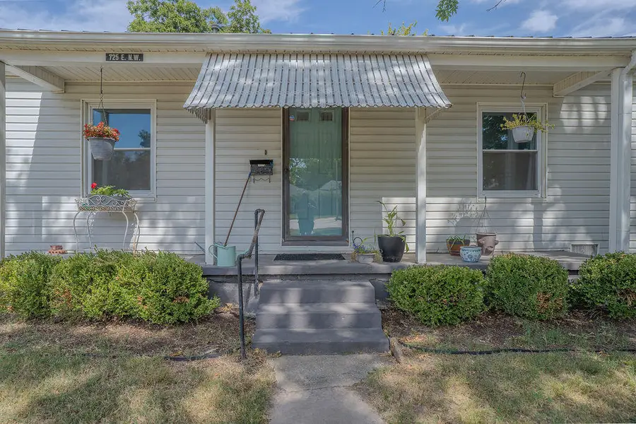 725 E Street, Miami, OK 74354 - #2