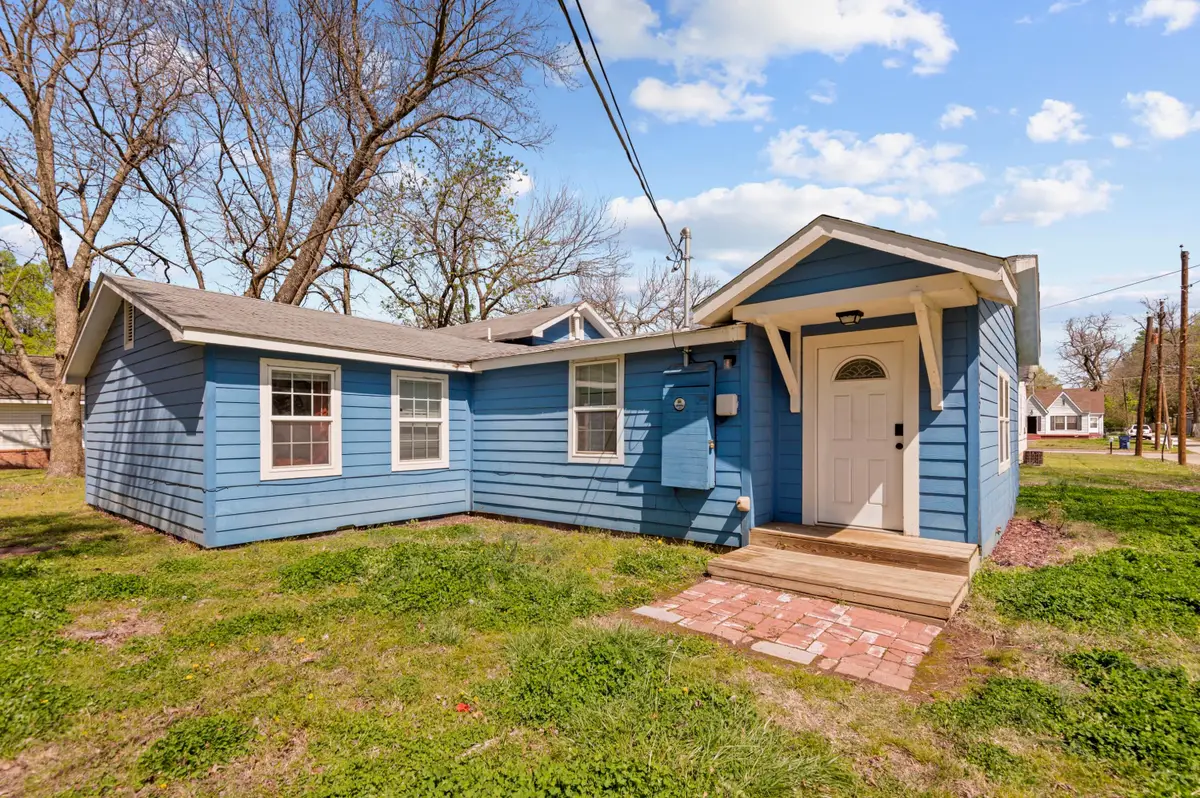 625 W Tahlequah Avenue, Vinita, OK 74301 - #1
