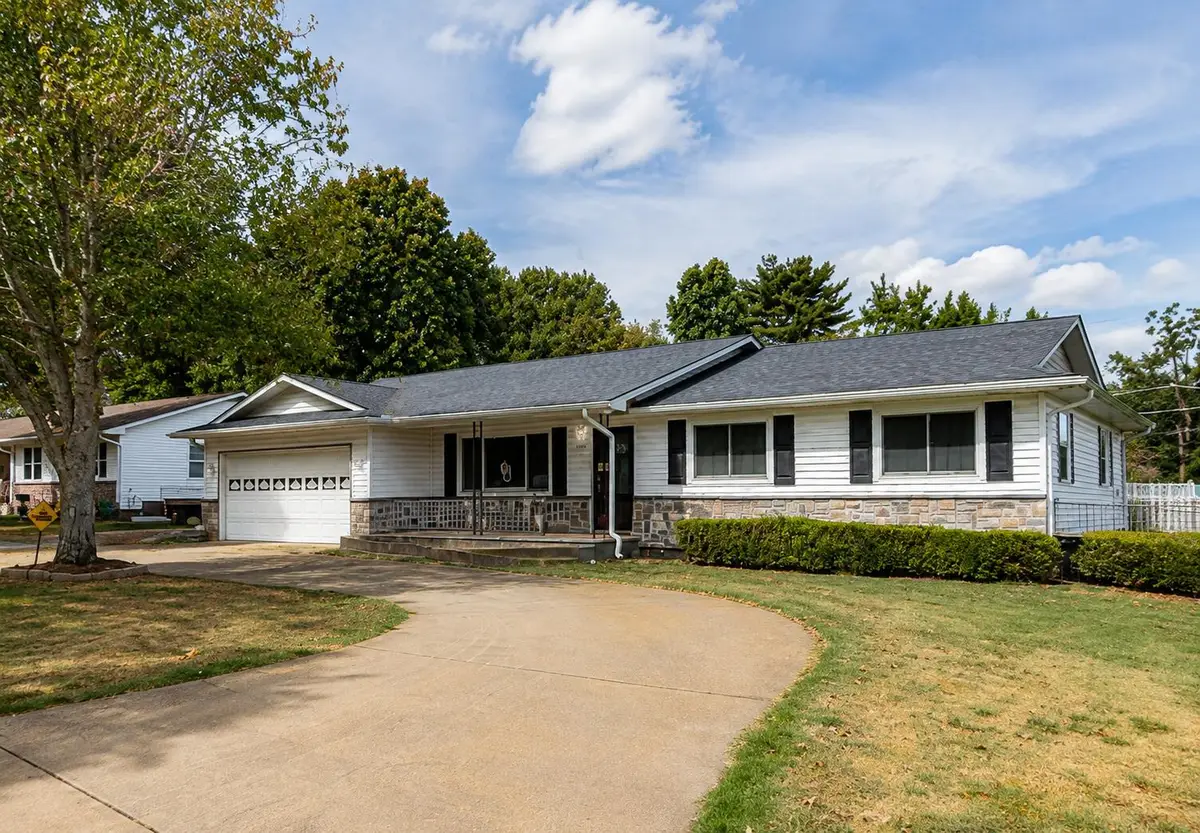 114 N Seneca Street, Grove, OK 74344 - #1