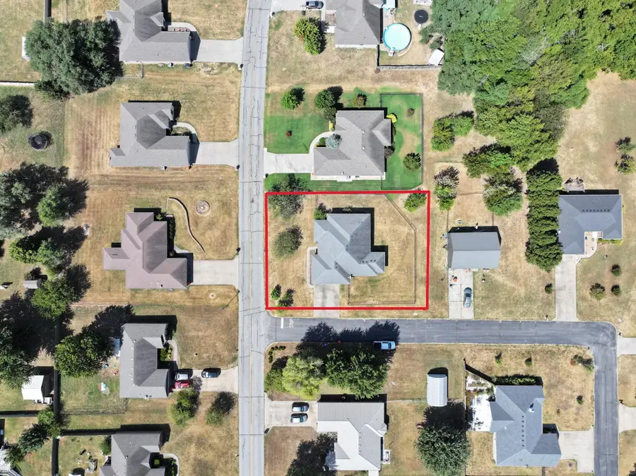 409 E 7th Street, Grove, OK 74344 - #2