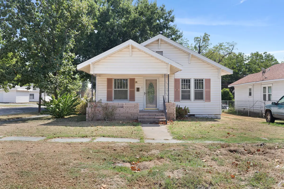 3 E Street, Miami, OK 74354 - #1
