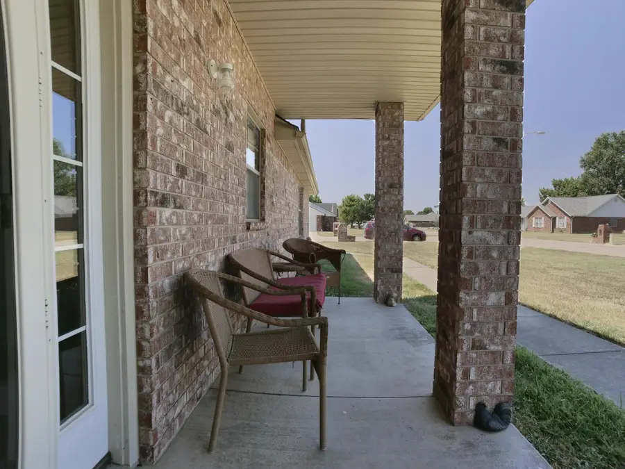 2426 Cedar Court, Miami, OK 74354 - #3