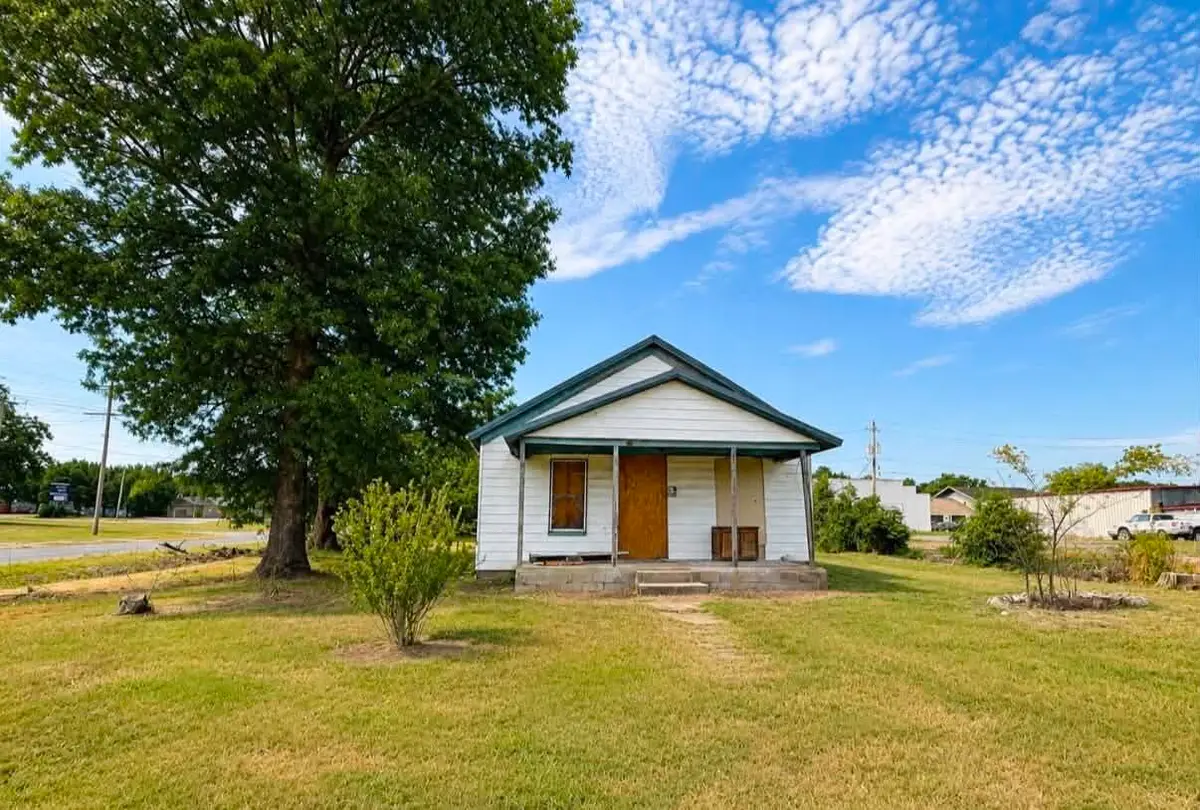 301 N Vann Street, Vinita, OK 74301 - #1