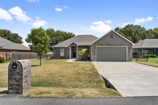 405 Fairway Circle, Grove, OK 74344