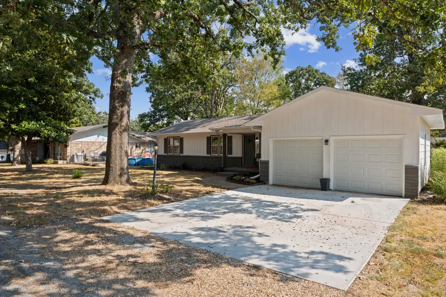22 E 15th Street, Grove, OK 74344 - #2
