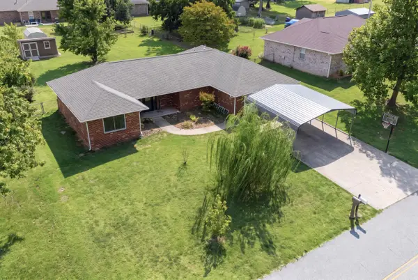 404 E 9th Street, Grove, OK 74344