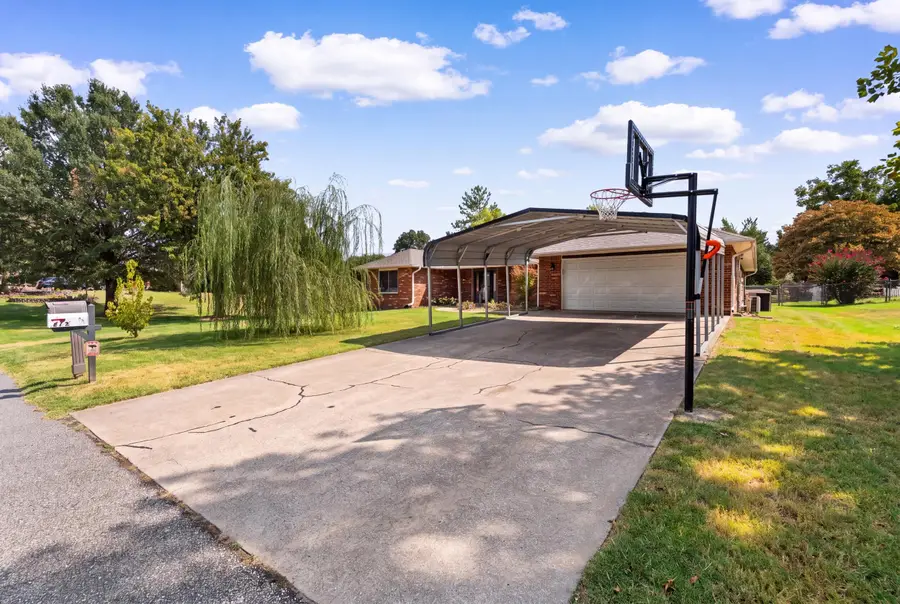 404 E 9th Street, Grove, OK 74344 - #3