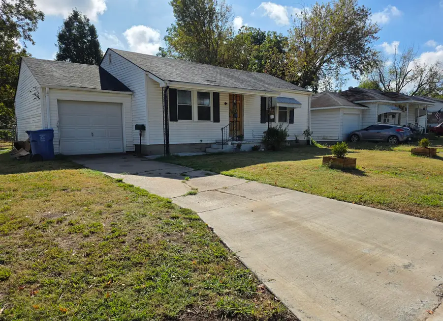 816 E E, Miami, OK 74354 - #2