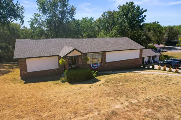 310 W 4th Street, Grove, OK 74344