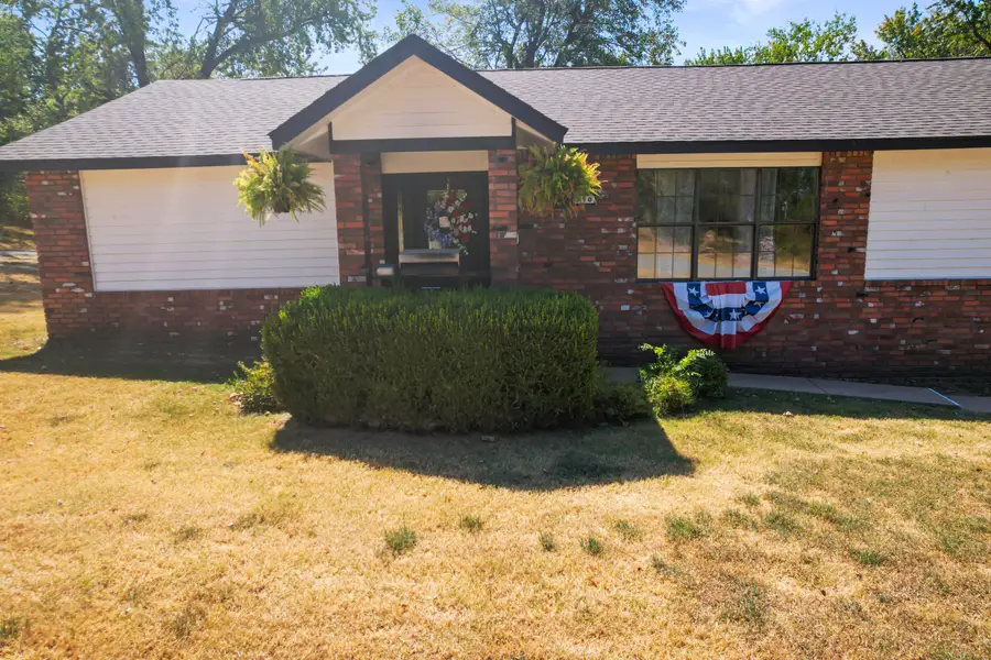 310 W 4th Street, Grove, OK 74344 - #2