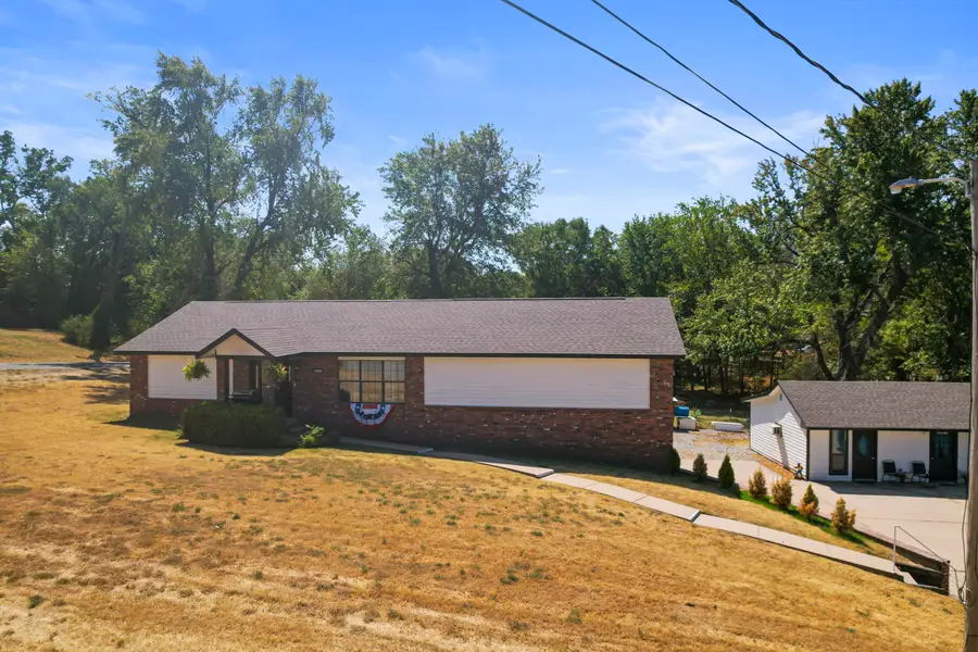 310 W 4th Street, Grove, OK 74344 - #3