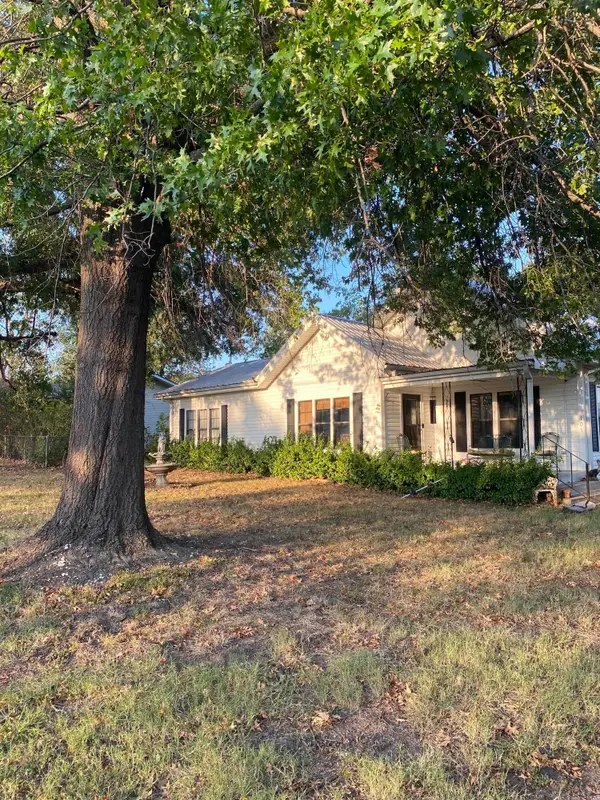 107 N Cherokee Street, Grove, OK 74344