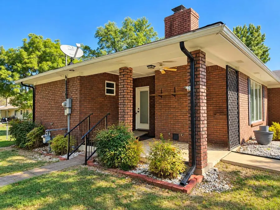 2136 K St Sw, Miami, OK 74354 - #2
