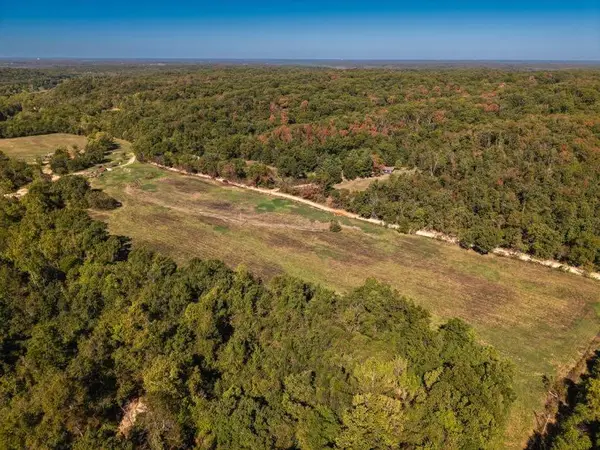 65512 E 202 Road, Wyandotte, OK 74370