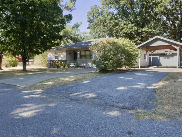 1314 S Mill Street, Grove, OK 74344