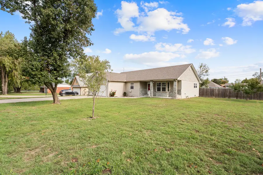 107 N Emma Street, Grove, OK 74344 - #2