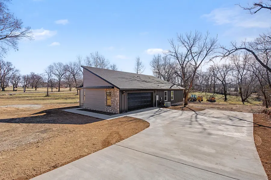 240 E 14th Street, Grove, OK 74344 - #3