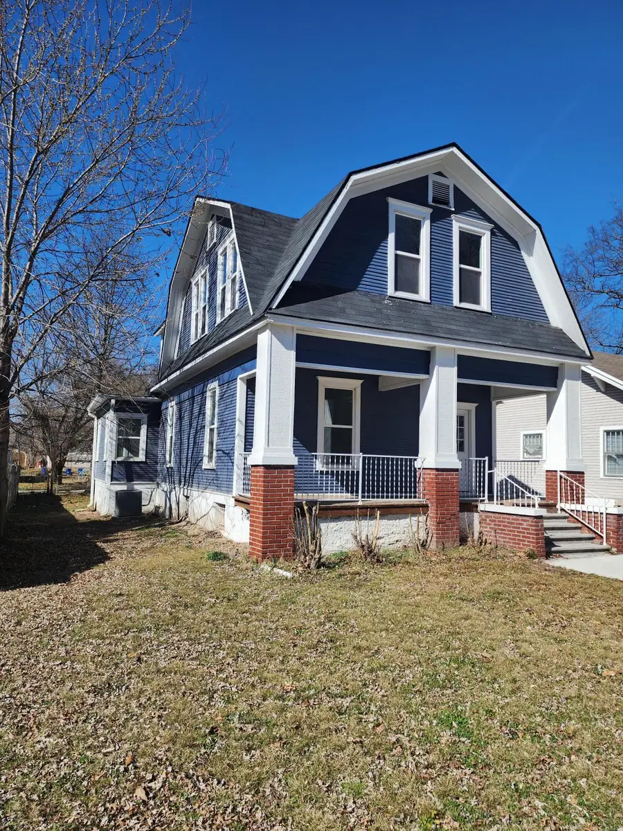 109 NW E Street, Miami, OK 74354 - #2