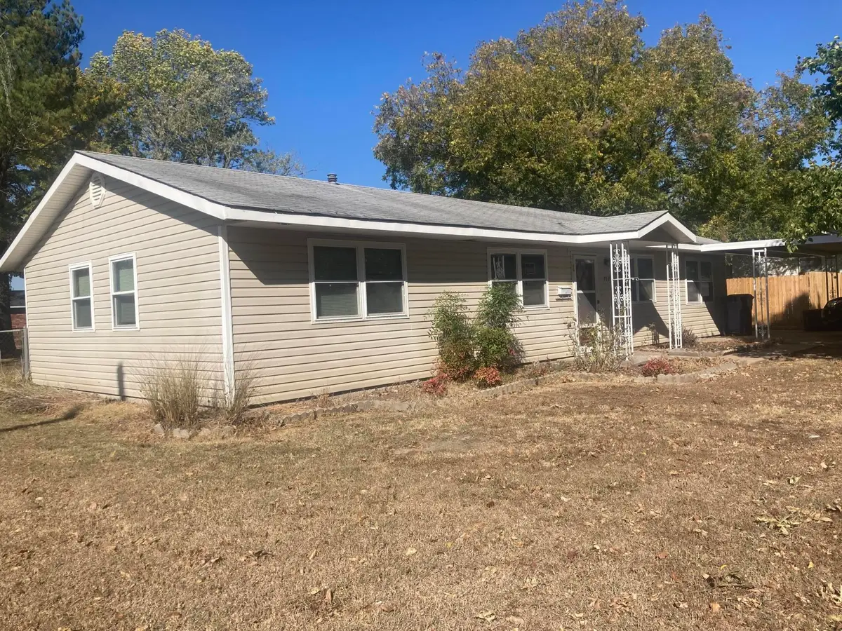 712 C St Se, Miami, OK 74354 - #1