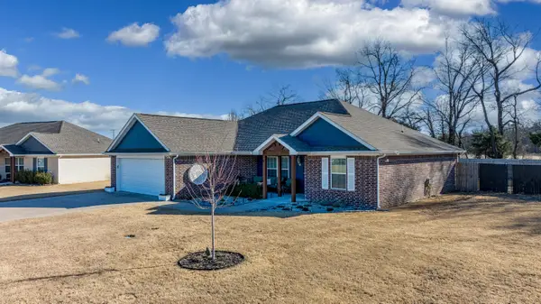 1019 Village Drive, Grove, OK 74344