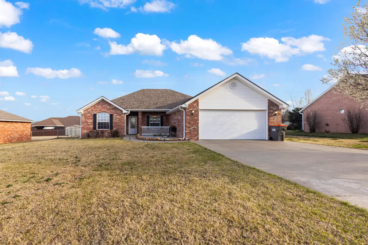 801 E 9th Street, Grove, OK 74344 - #1