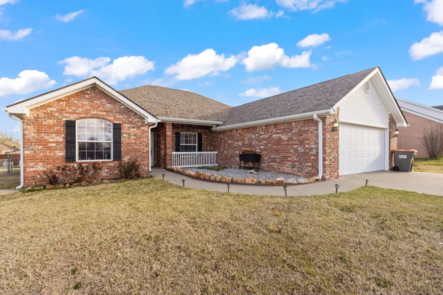 801 E 9th Street, Grove, OK 74344 - #2