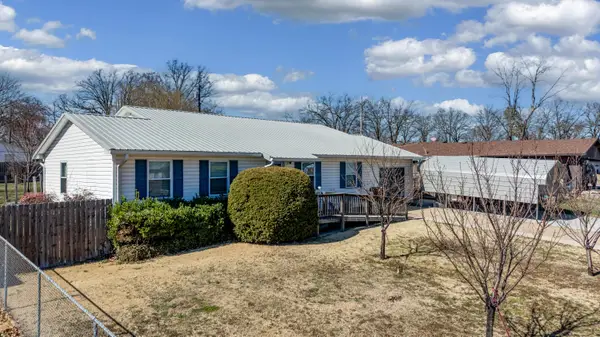 1308 S Oak Street, Grove, OK 74344