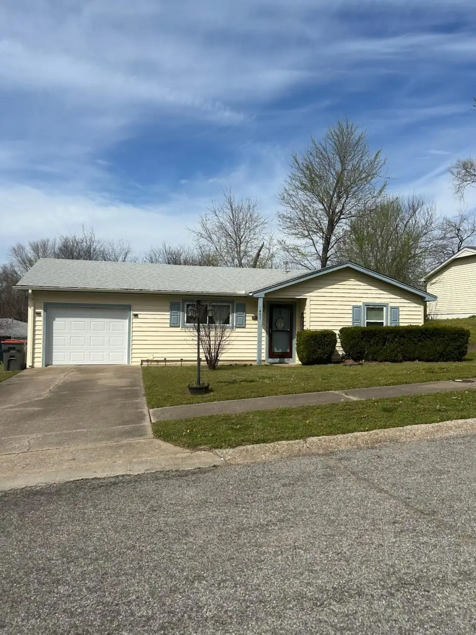 401 E 5th Place, Grove, OK 74344 - #1