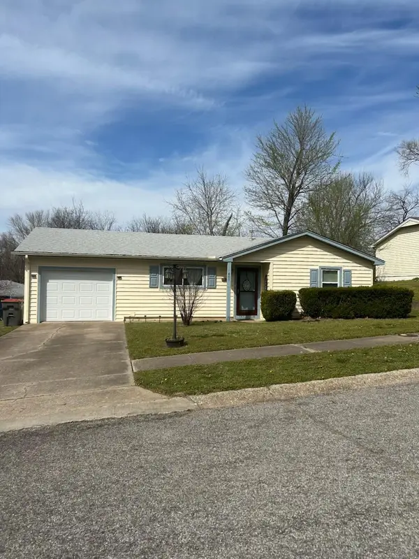 401 E 5th Place, Grove, OK 74344