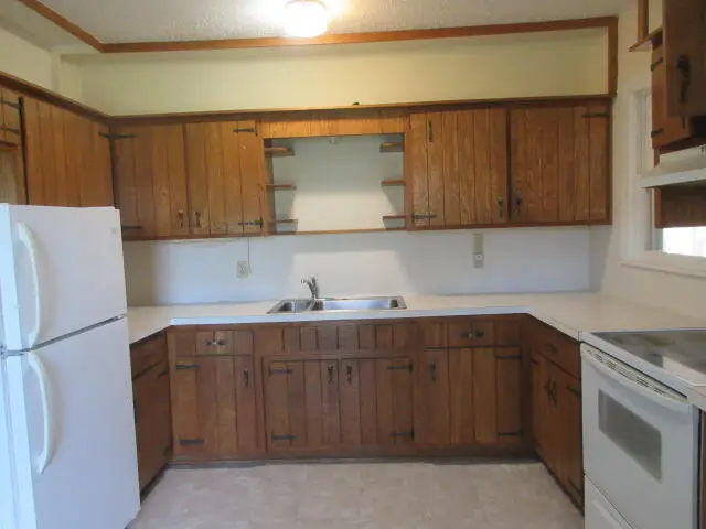 220 E 4th Street, Grove, OK 74344 - #3