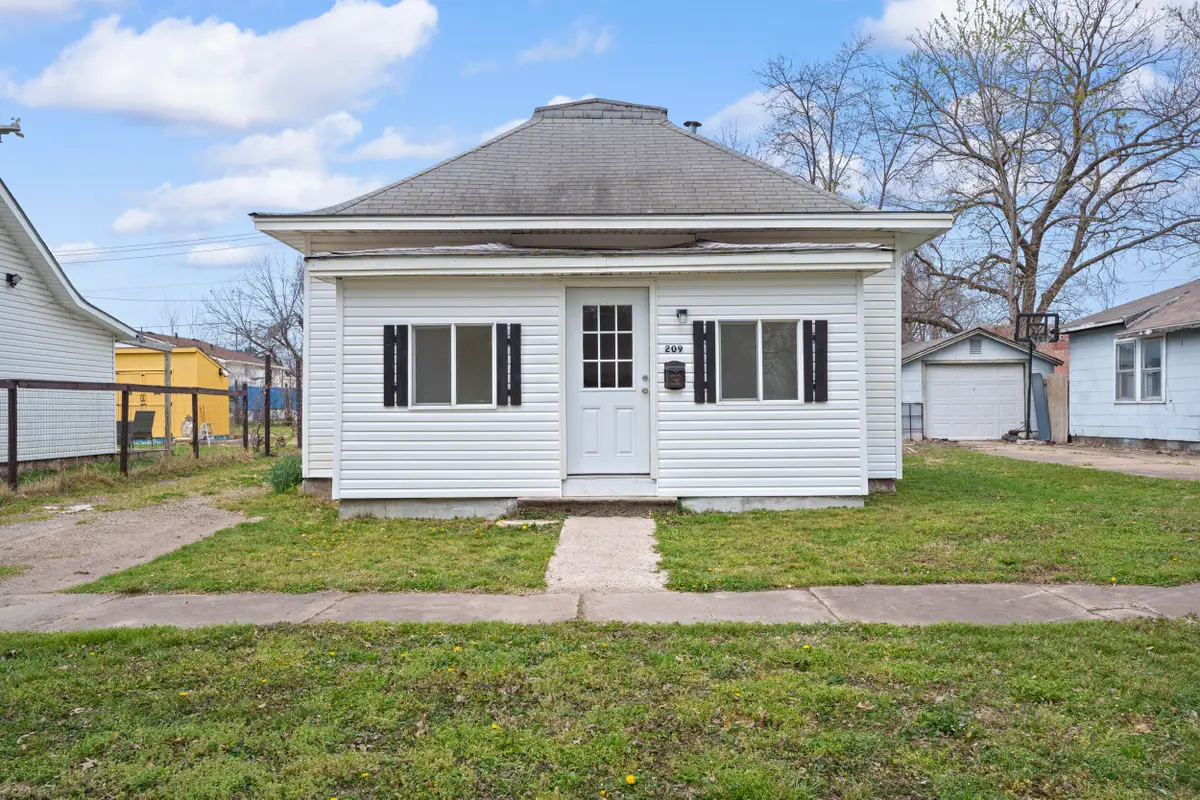 209 F Street, Miami, OK 74354 - #1