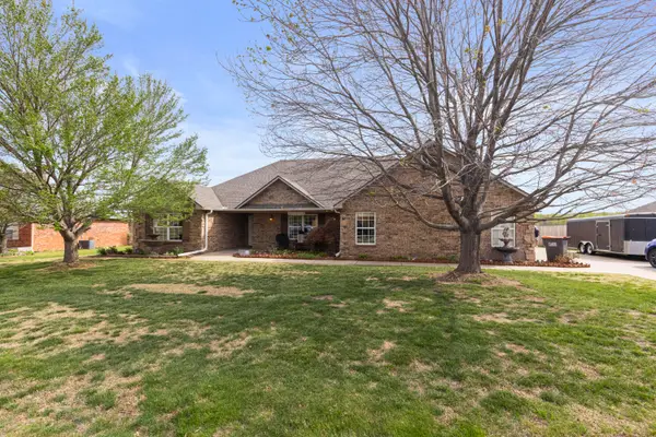 1800 Estates Drive, Grove, OK 74344
