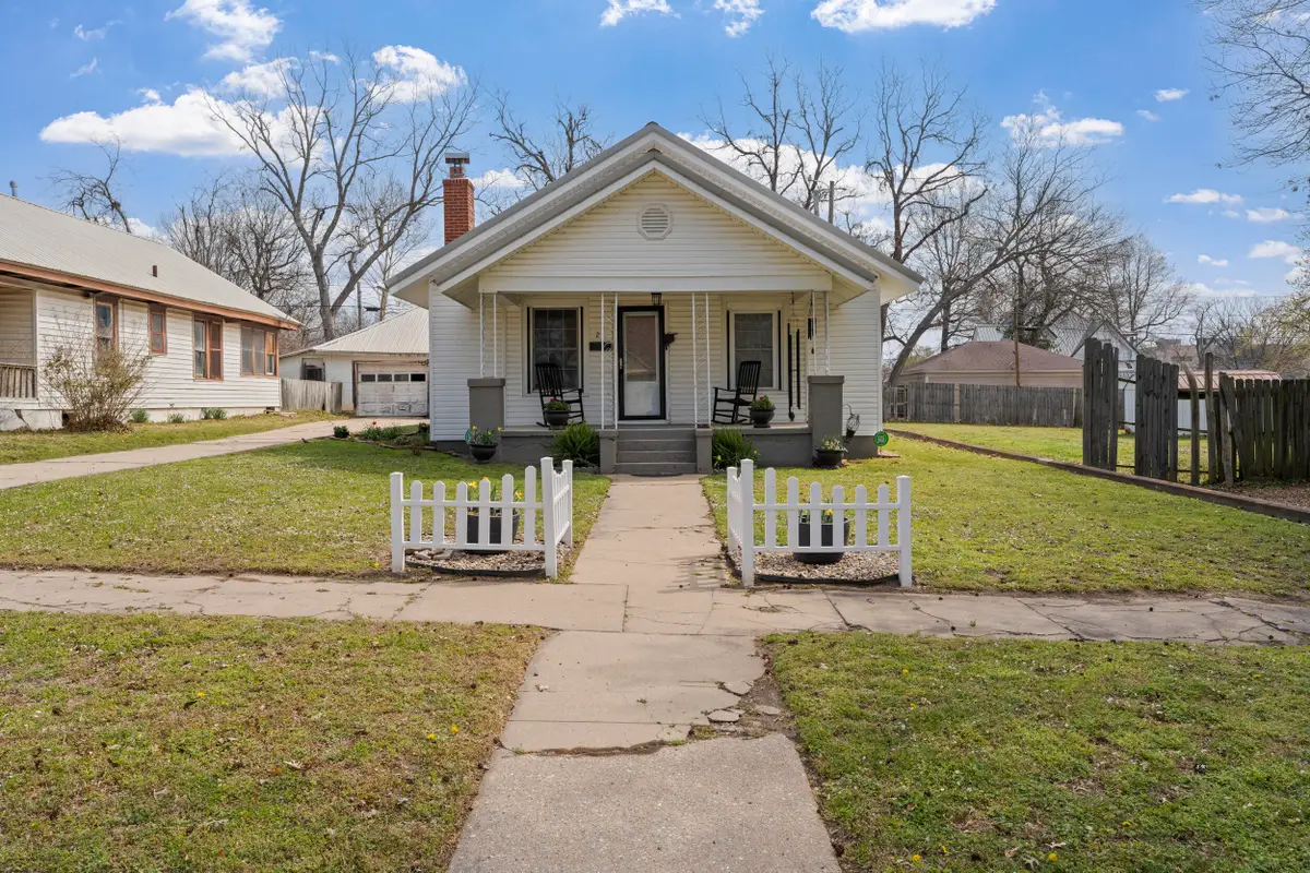 21 F Street, Miami, OK 74354 - #1