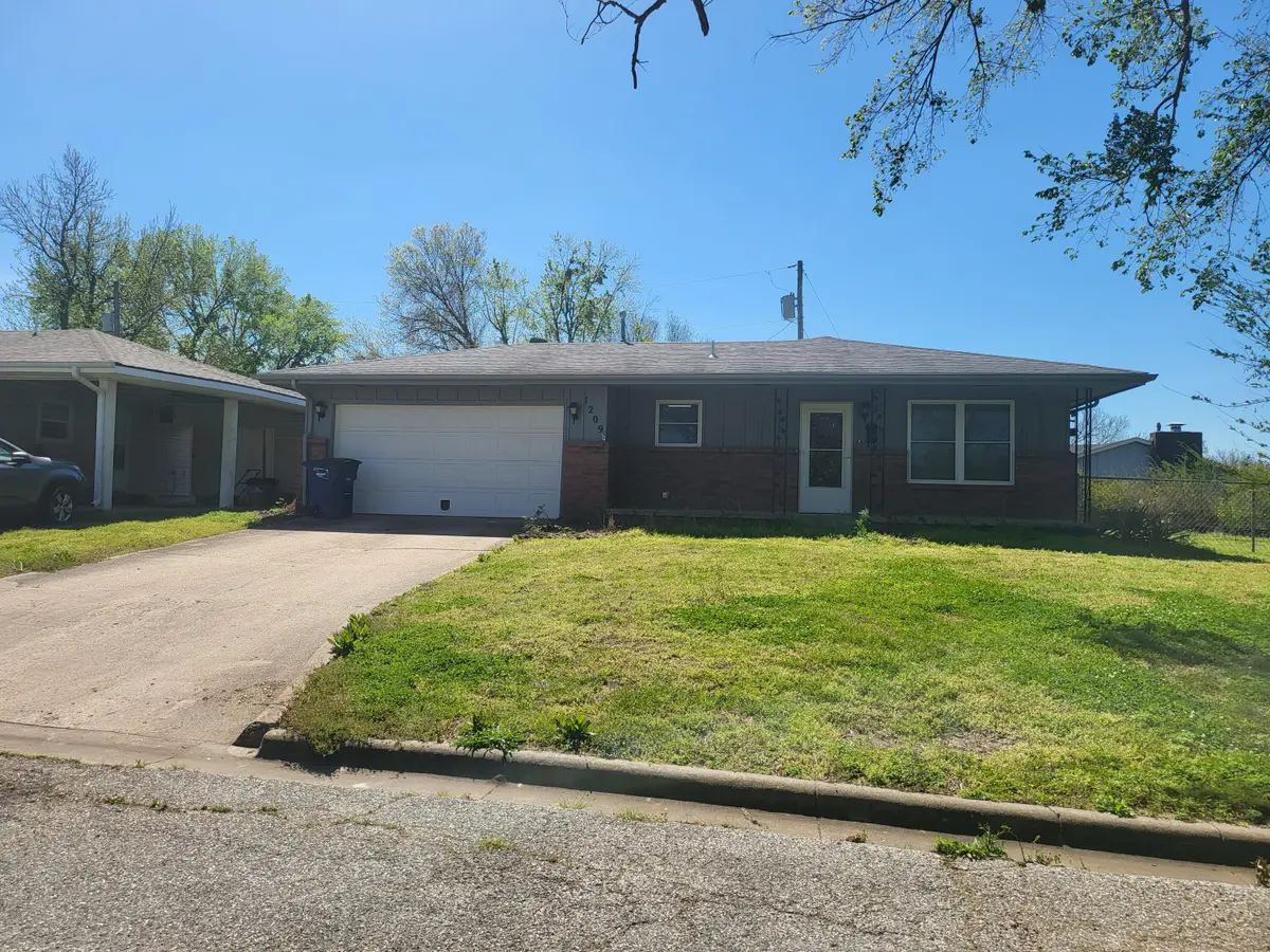 1209 6th Avenue, Miami, OK 74354 - #1