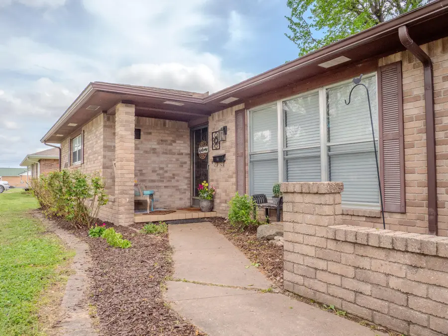 225 10th Avenue, Miami, OK 74354 - #3