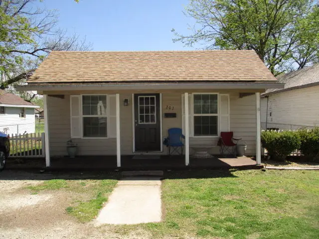 207 S Cedar Street, Commerce, OK 74339 - #1