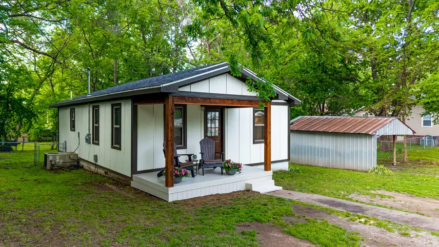 307 W 5th Street, Grove, OK 74344 - #2