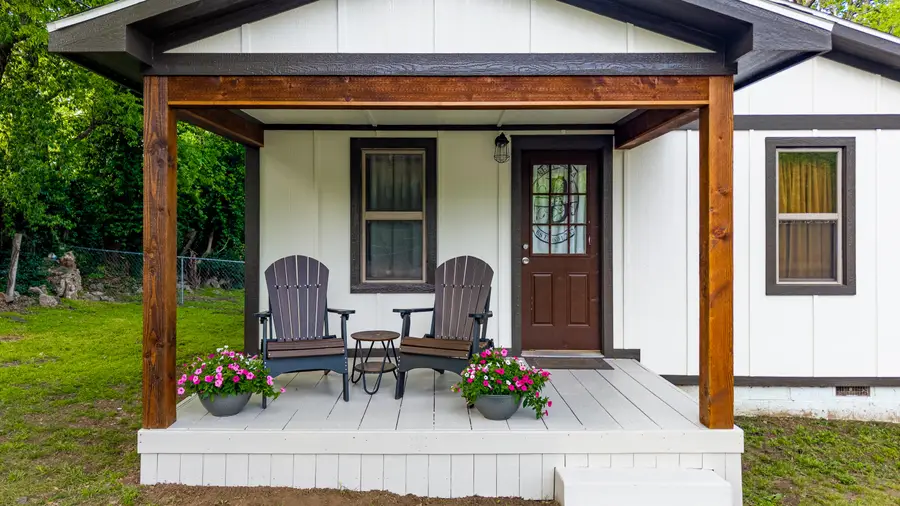 307 W 5th Street, Grove, OK 74344 - #3