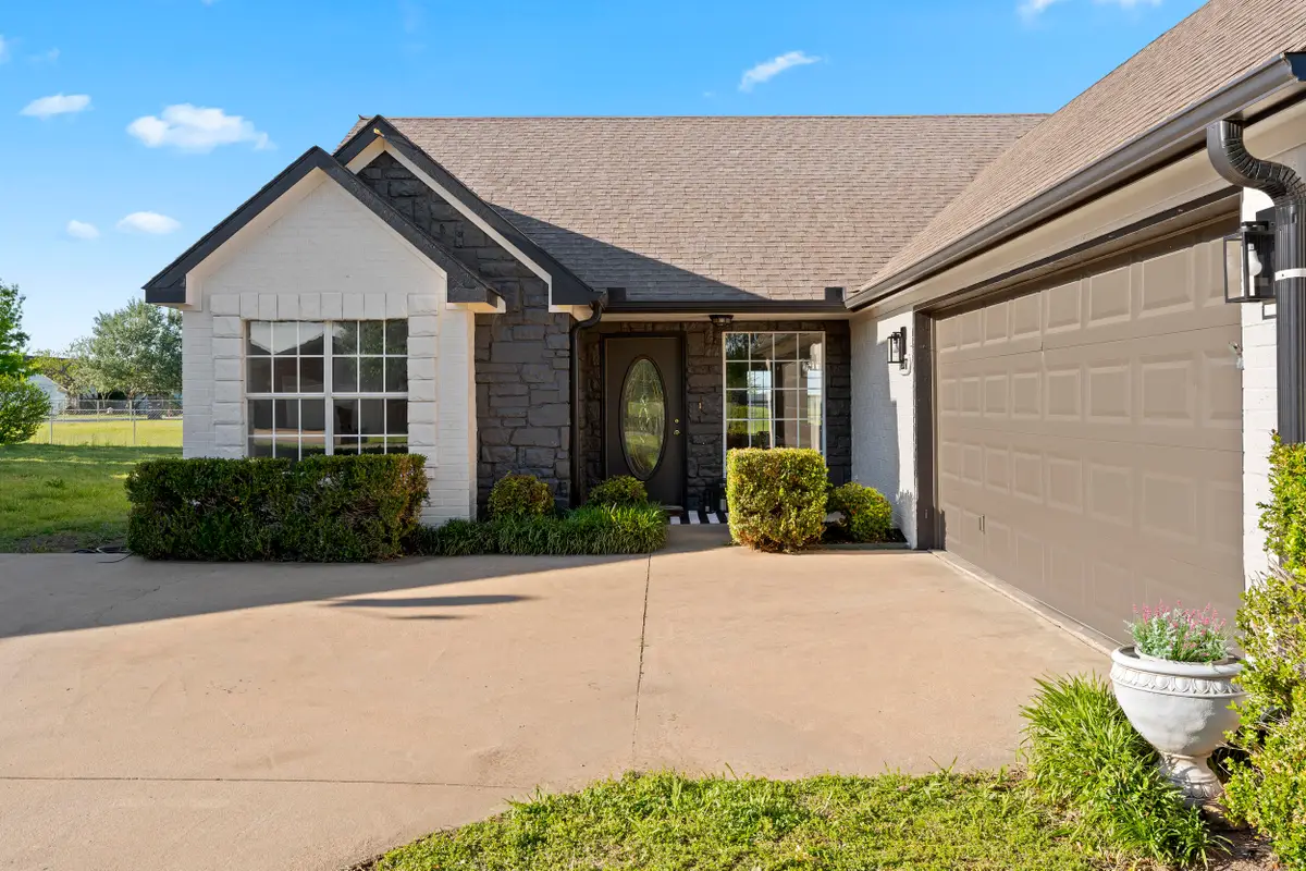 1407 W 11th Street, Grove, OK 74344 - #1