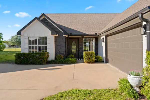 1407 W 11th Street, Grove, OK 74344