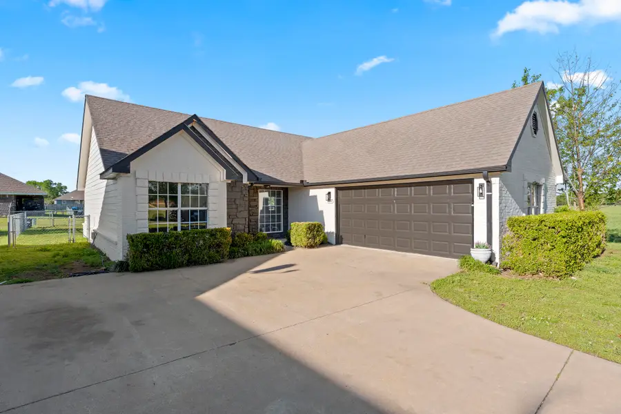 1407 W 11th Street, Grove, OK 74344 - #2