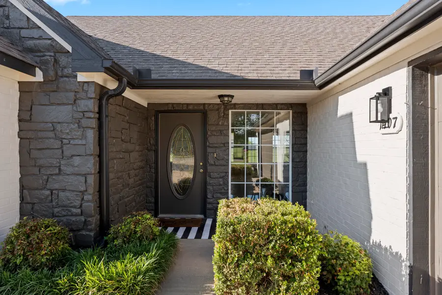1407 W 11th Street, Grove, OK 74344 - #3