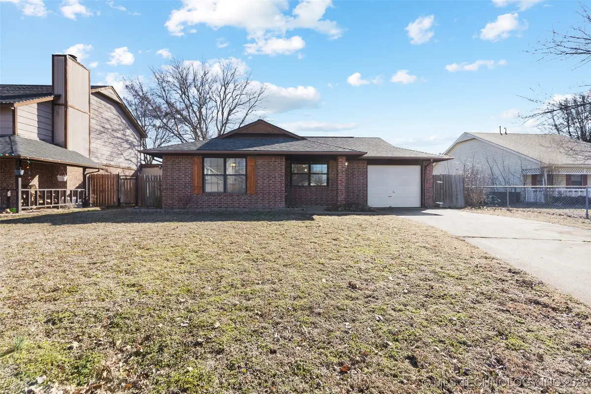 2002 S Cherokee Place, Claremore, OK 74019 - Image #1
