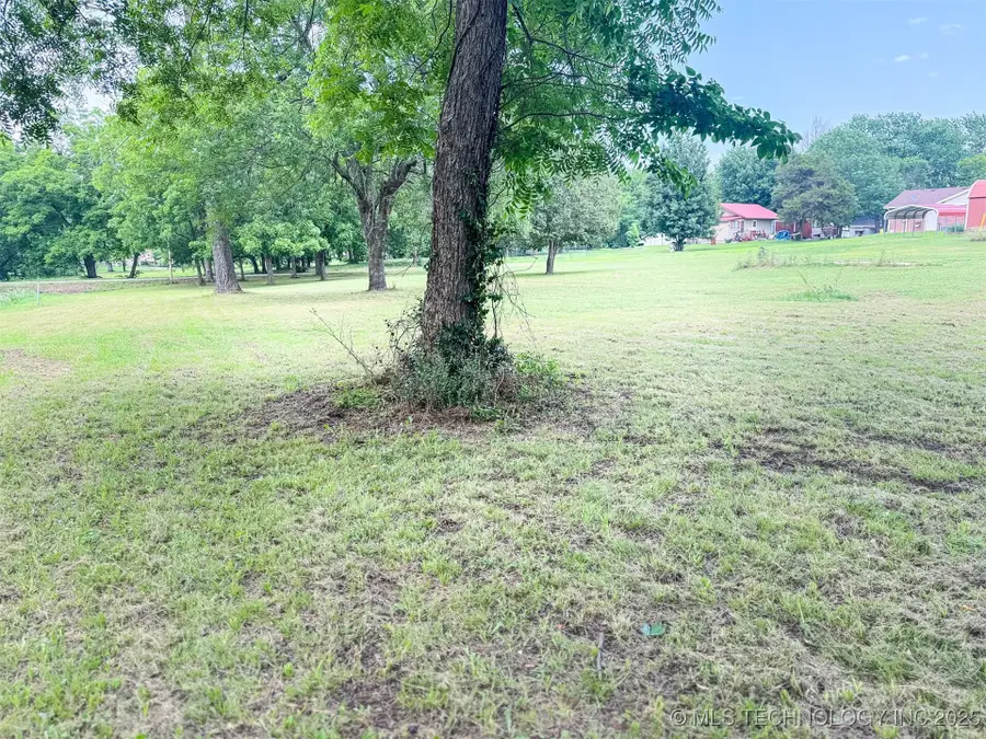 514 W Creek, Checotah, OK 74426 - Image #3