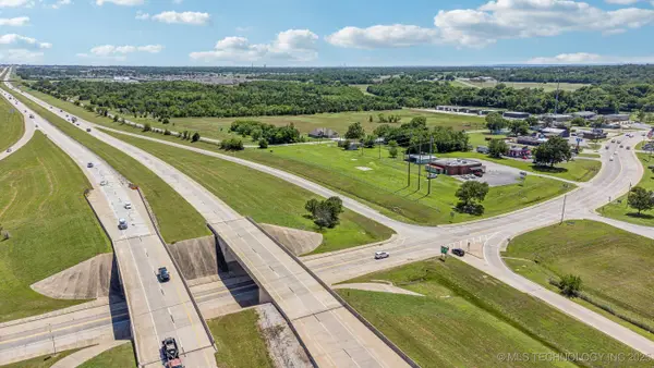 220 E Center Street S, Collinsville, OK 74021