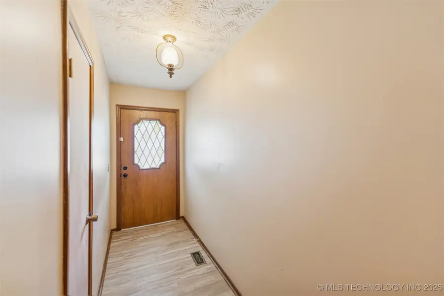 412 Cobblestone Court, Pryor, OK 74361 - Image #2